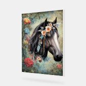 Cheval brun dans les fleurs. (Angle)