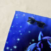 Cheval De Serviette De Plage Bleu Courant À La Nui (En situation)