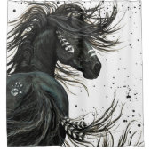 Cheval majestueux d'esprit par le rideau en douche (Devant)