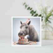Cheval manger gâteau invitation anniversaire, Amat (Debout devant)