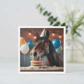 Cheval manger gâteau invitation anniversaire, Amat (Debout devant)