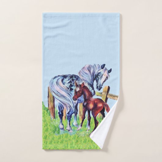 Cheval Mère Gris par clôture en Herbe avec Colt Bé (Serviette à main)
