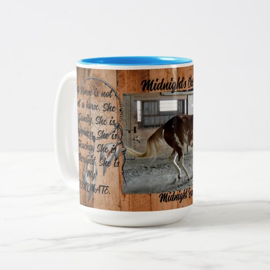 Cheval Mug à deux tons avec plumes, 15 oz (Devant gauche)