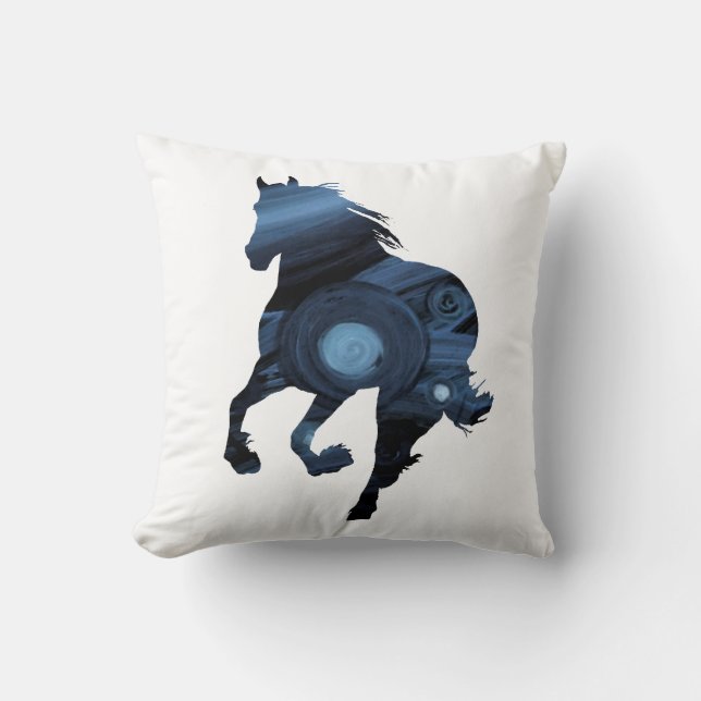 Cheval sauvage dans le coussin bleu de jet (Recto)