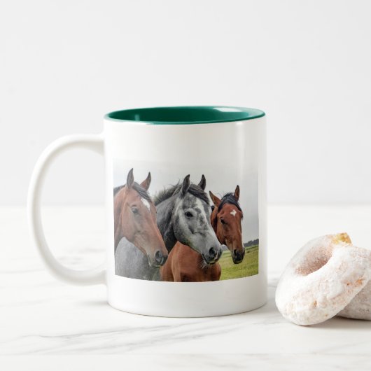 Cheval Tête Classique Mug Blanc Équestre Rim Vert (Avec donut)