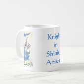 Chevalier dans la tasse brillante d'armure (Devant gauche)