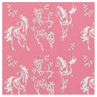 Chevaux dans le tissu rose et blanc