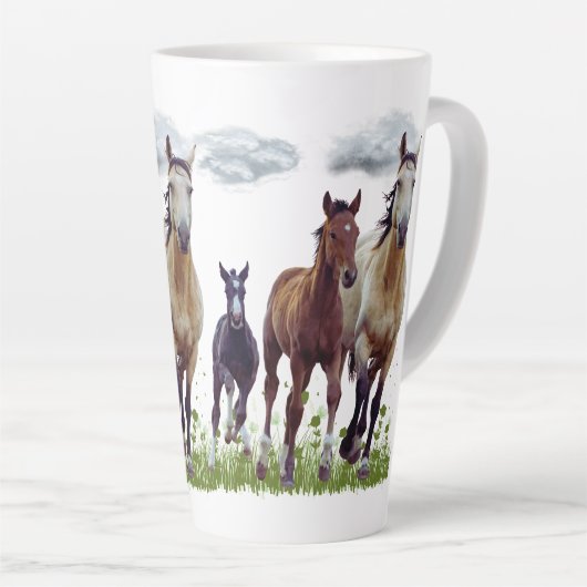 Chevaux dans une Mug de pré (Angle droit)
