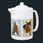 Chevaux de chevaux ! Théière<br><div class="desc">Ajoutez le charme à votre cuisine avec une théière inspirée par cheval assez occidental ! Beau et pratique,  cette théière équine de porcelaine apportera votre style unique à la table. Admirablement conçu de cinq peintures à l'huile originales par l'artiste Cathy Cleveland.</div>