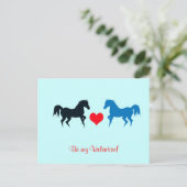 Chevaux noirs et bleus en carte postale d'amour (Debout devant)