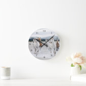 Chevaux sauvages fonctionnant sur une horloge de (Maison)