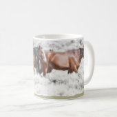 Chevaux sauvages se déplaçant à l'eau, Mug (Devant droit)