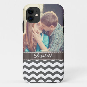 Chevron Charcoal Gray Zigzag Stripes Personalizeer iPhone 11 Hoesje