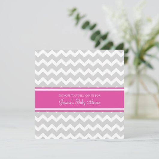 Chevron gris rose Invitations de douches pour bébé (Debout devant)