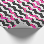 Chevron Koe Hot Pink en Black Print Cadeaupapier (Hoek)