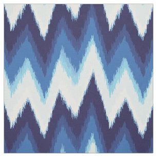 Chevron-patroon met rode blauwe en witte ikat stof