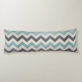 Chevron Pattern op metaal textuur door Shirley Tay Lichaamskussen (Achterkant)