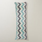 Chevron Pattern op metaal textuur door Shirley Tay Lichaamskussen (Voorkant Verticaal)