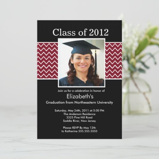Chevron Photo Afstuderen Invitation - Maroon Black Kaart (Staand voorkant)