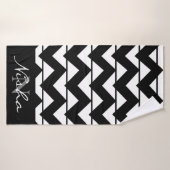 Chevron rayé Monogram noir et blanc (Serviette de bain)