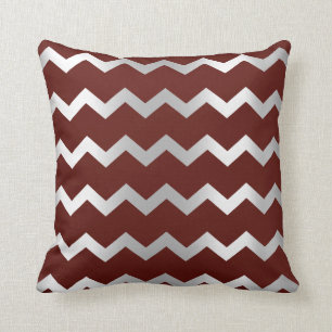Chevron Silver Gray Burgundy Maroon Metal Stripes Kussen