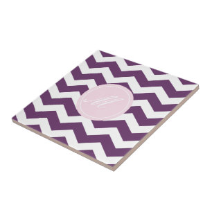 Chevron violet avec carreaux de monogrammes