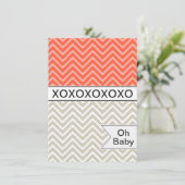 Chevron XOXO Baby shower tendance Invitation neutr (Debout devant)