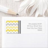 Chevrons Gris Citron Étiquettes d'adresse de retou (En situation)