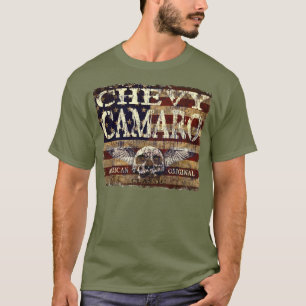 Chevy Camaro-ontwerp tegen de vlag van een rode vl T-shirt
