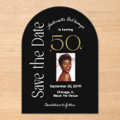 Chic 50 en Fabulous Black Gold Arch Bewaar de datu Acryl Uitnodigingen (Voorkant)