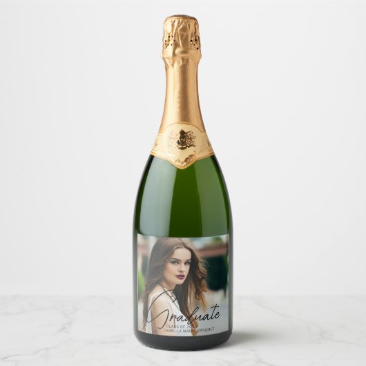 Chic Afstuderen Foto Black Script Overlay Party Sparkling Wijnetiket (Voorkant)