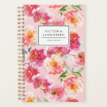 Chic Aquarelle Pink Peonies Motif Floral Personnal<br><div class="desc">Pancarte Tropical personnalisé avec motif aquarelle de pivoines roses sur arrière - plan rose. Personnalisez en ajoutant votre nom ou votre courte phrase. Ce planificateur à motifs floraux roses sera parfait comme cadeau personnalisé. Des éléments correspondants sont disponibles.</div>