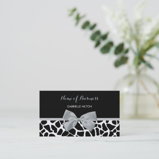 Chic Black en White Giraffe Print Silver Grey Bow Visitekaartje (Staand voorkant)
