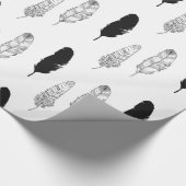 Chic Black Feathers verjaardag Cadeaupapier (Hoek)