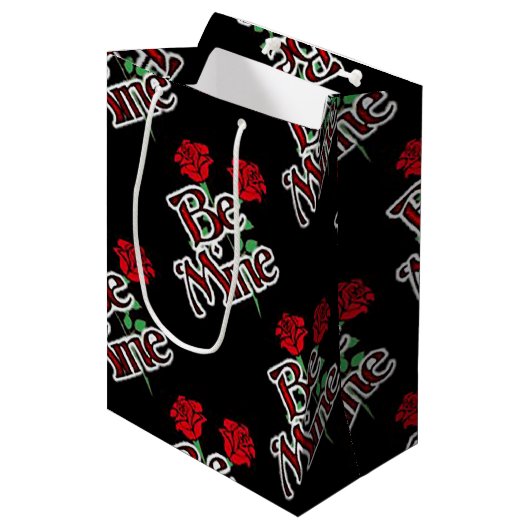 Chic Black Red Rose Be Mine Medium Cadeauzakje (Voorkant Gekanteld)