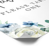 Chic Blue Floral Handgeschreven Script Wedding Fav Poster (Hoek)