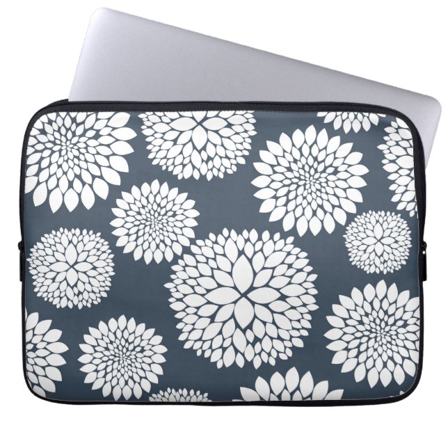 Chic Blue White Flowers Laptop Sleeve (Voorkant)