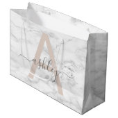 Chic Blush Pink White Marble Script Name Monogram Groot Cadeauzakje (Voorkant Gekanteld)
