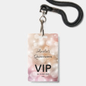 Chic Blush Roze Quinceañera Uitnodiging VIP Pas Badge (Voorzijde met lanyard)