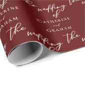 Chic Burgundy Personalized Typography Wedding Cadeaupapier (Rol Hoek)