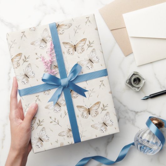 Chic Crème Vlinders Verjaardag Cadeaupapier (Geschenken)
