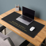 Chic Cuir noir Masculine Élégant NOM D'OR<br><div class="desc">Le design comprend une image graphique numérique pour simuler une texture en cuir et ce modèle peut être customisé pour répondre à toutes les occupations professionnelles. Ce carnet en faux cuir noir élégant et sophistiqué est un cadeau de bureau parfait pour les collègues. Idéal pour bureau de recherche professionnel ou...</div>