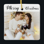Chic Custom Family Couple Photo Holiday Noël<br><div class="desc">Un ornement de céramique de vacances chic avec les mots "Joyeux Noël" dans une police de caractères noir élégante avec un arrière - plan blanc. Cliquez sur "Personnaliser" pour ajouter une photo spéciale de votre famille ou de vous, de votre mari ou de votre femme et peut-être même de vos...</div>