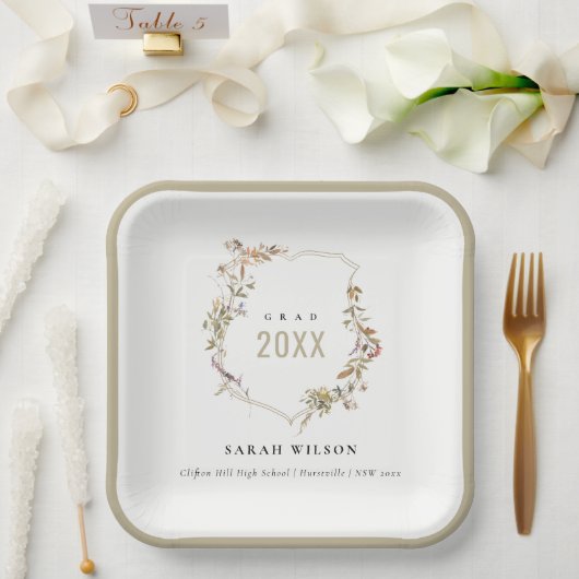 Chic Dusky Pink Blush Wildflower Crest Afstuderen Papieren Bordje (Huwelijk)