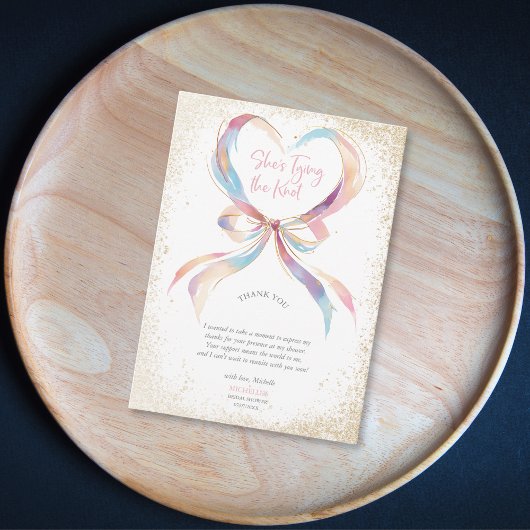 Chic Elle noue le noeud Merci de la bow rose