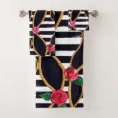 Chic Floral and Rope Pattern with Bold Stripes (En situation)