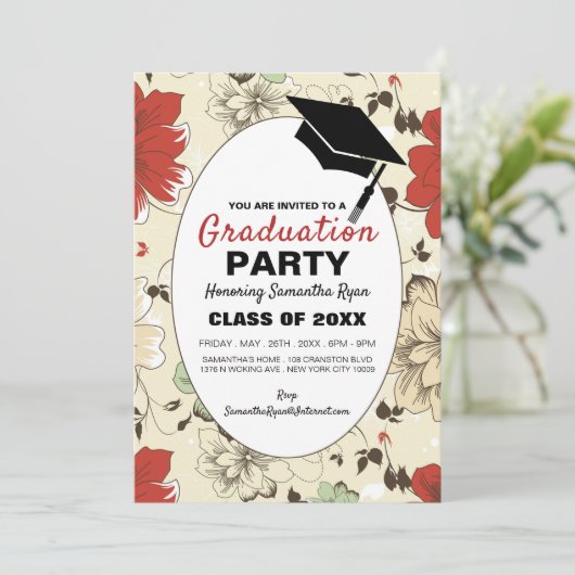 Chic Floral Casquette, Graduation Party Invitation (Debout devant)