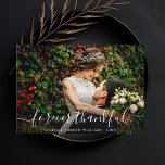 Chic Forever Thankful Script Merci Carte photo<br><div class="desc">Elégant blanc pour toujours Merci Carte de remerciements de script avec message texte personnalisé sur le dos. Parfait pour les mariages,  anniversaires,  diplômes et autres événements.</div>