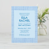 Chic Gingham Modern Custom QR CODE Bat Bar Mitzvah Kaart (Staand voorkant)