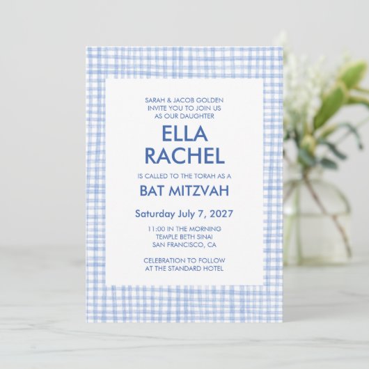 Chic Gingham Modern Custom QR CODE Bat Bar Mitzvah Kaart (Staand voorkant)